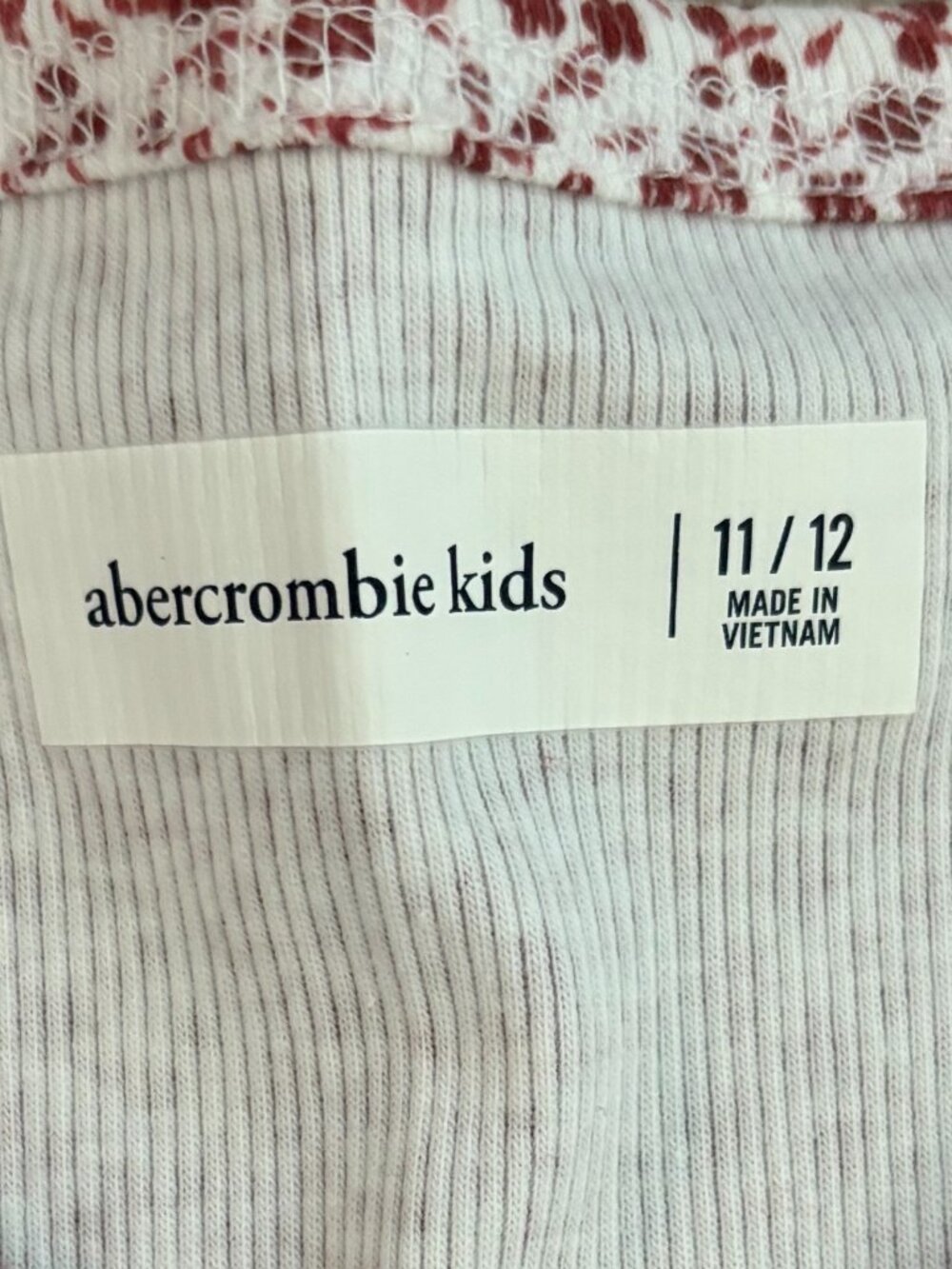 Abercrombie Kids V-Neck top - Picture 2 of 3